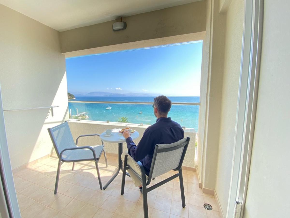 Camera Tripla Superior con Vista Mare